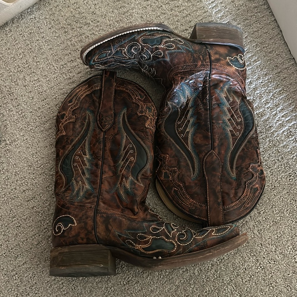 Brown flower boots